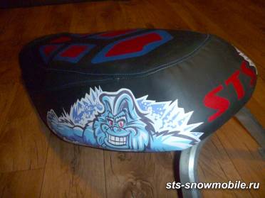 Перетяжка сидений снегоходов