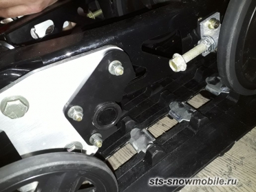 Ограничитель подлома пятки гусеницы на снегоходе Polaris Indy Voyager артикул STSАСп019