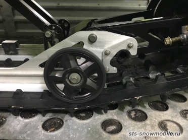 Ограничитель подлома пятки гусеницы на снегоходе Polaris Indy Voyager артикул STSАСп019